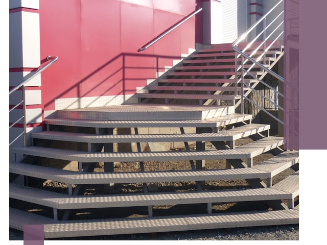 Лестницы для магазина в Балакове — изготовление и монтаж