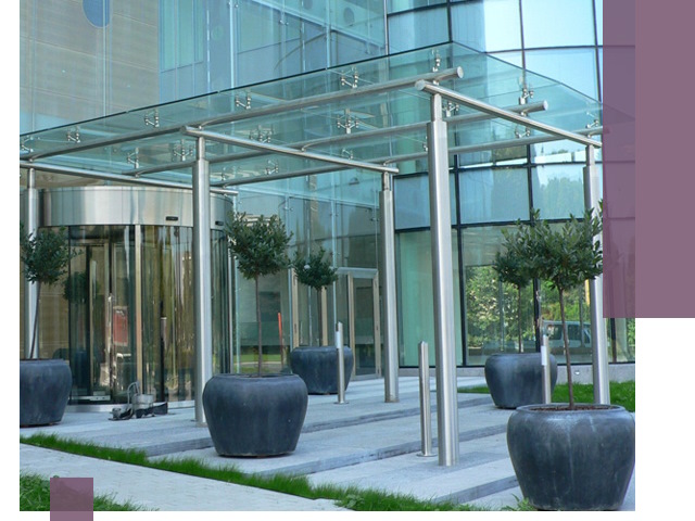 Навесы из стекла на заказ в Балакове — монтаж и установка