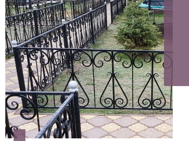 Кованые газонные ограждения под ключ в Балакове